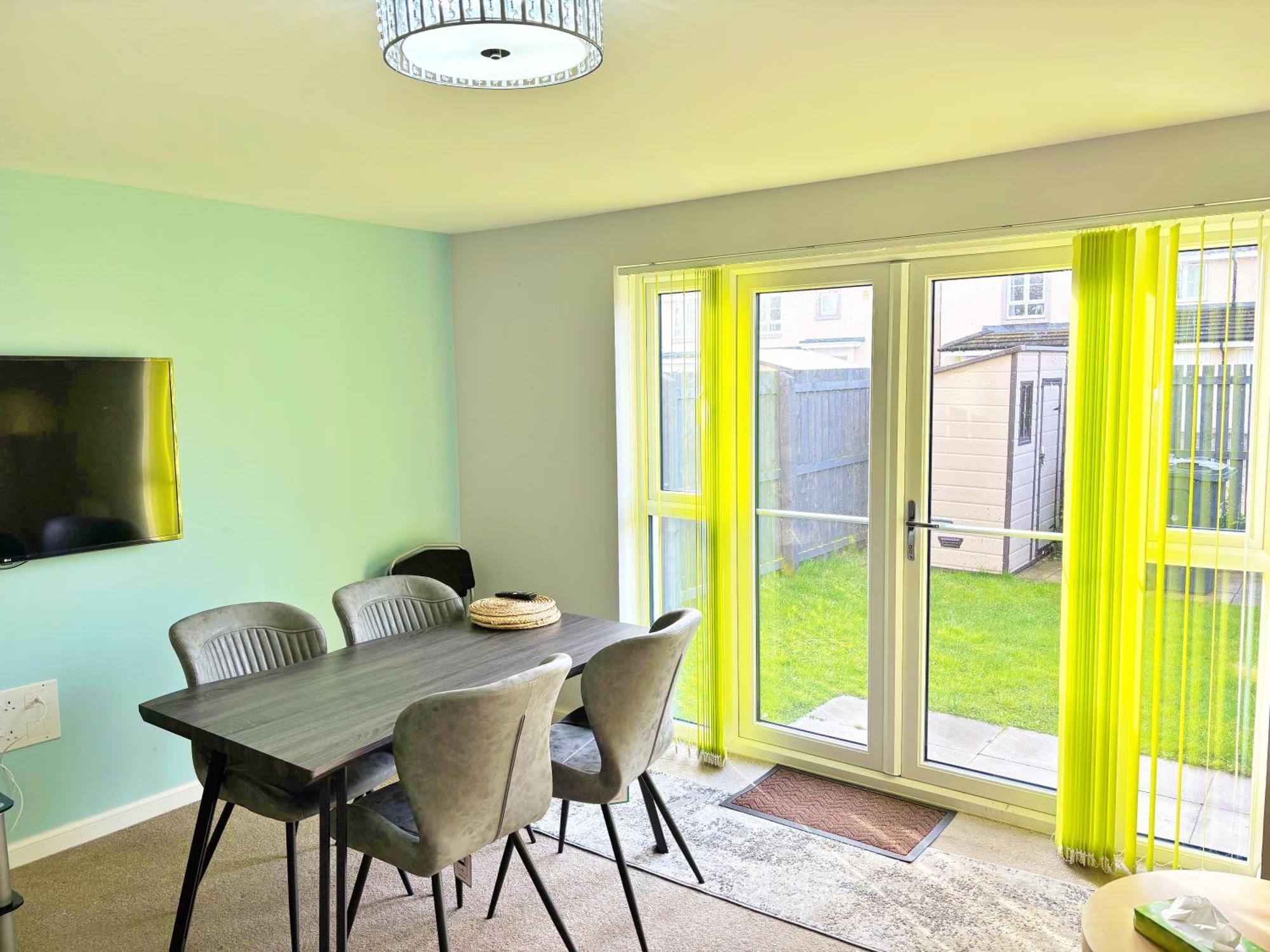 3 Bed House With Parking Near Airport Villa เอดินบะระ ภายนอก รูปภาพ
