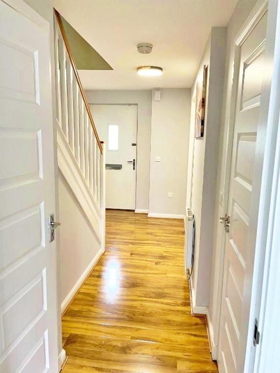 3 Bed House With Parking Near Airport Villa เอดินบะระ ภายนอก รูปภาพ