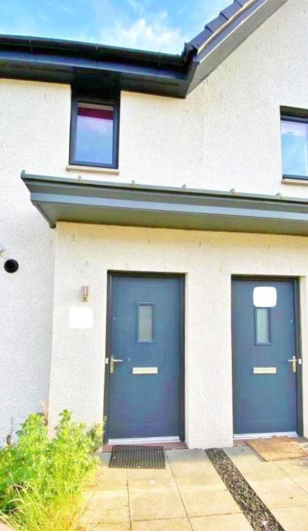 3 Bed House With Parking Near Airport Villa เอดินบะระ ภายนอก รูปภาพ