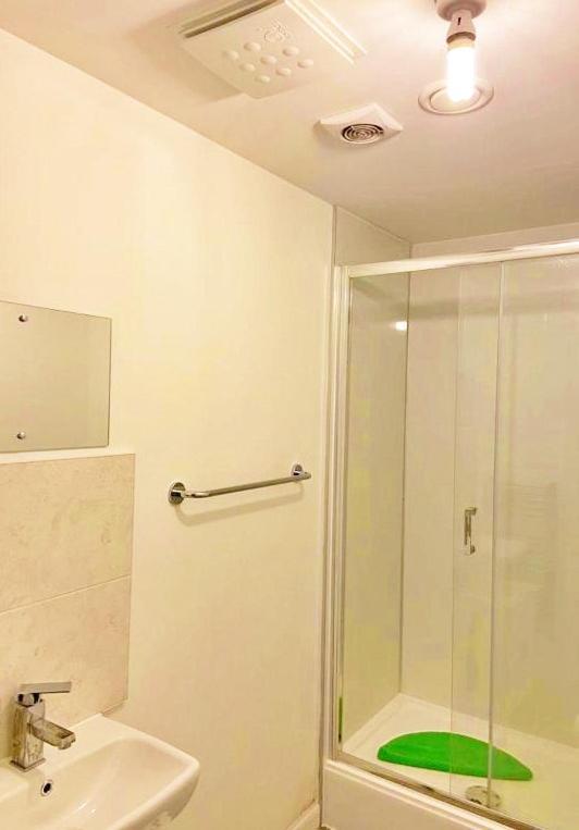 3 Bed House With Parking Near Airport Villa เอดินบะระ ภายนอก รูปภาพ
